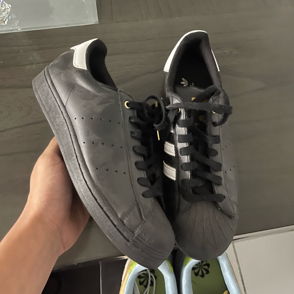 Adidas superstars black